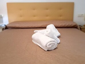 2 bedrooms, bed sheets