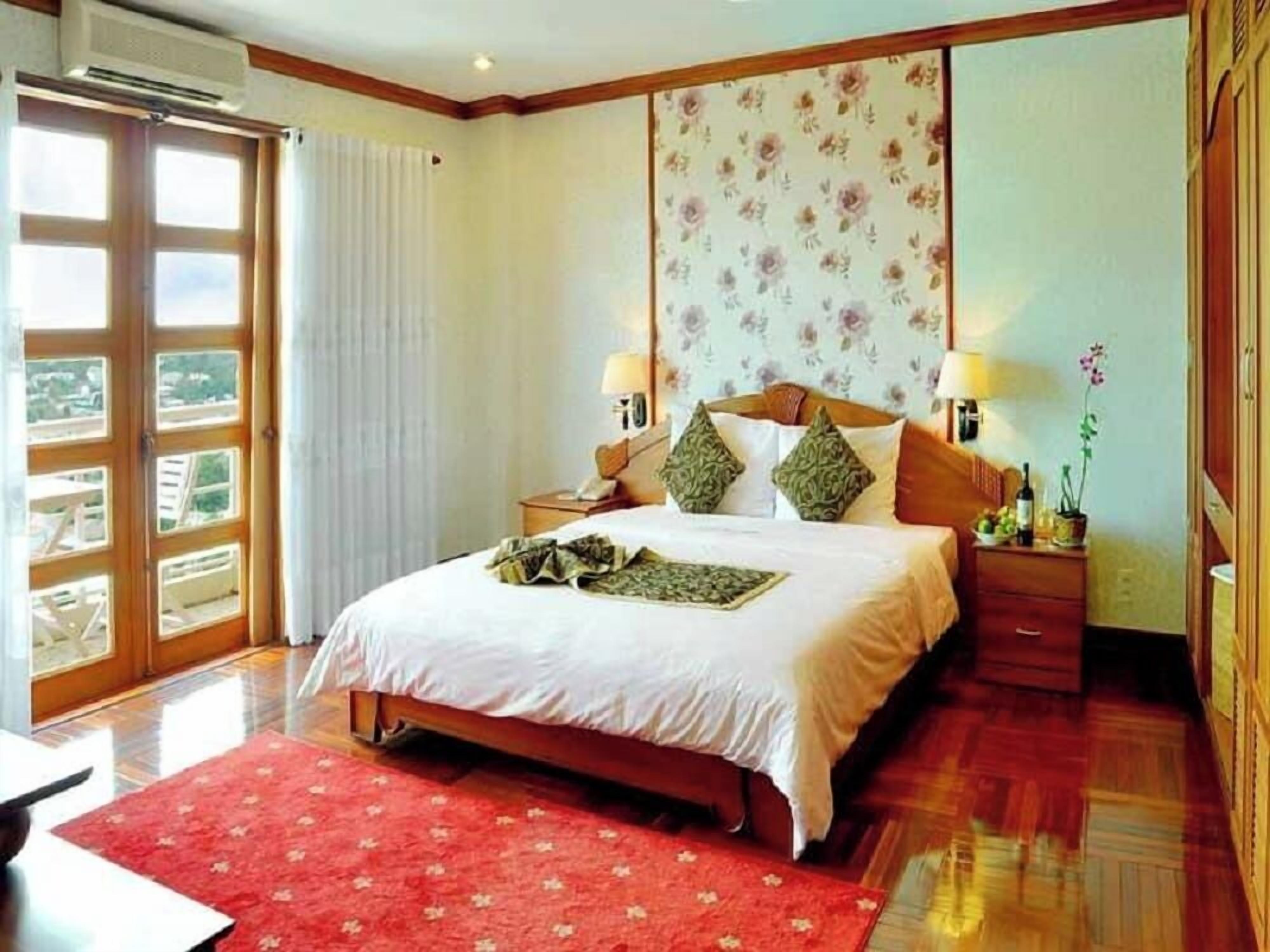 Kamar Deluks | Tirai kedap cahaya, setrika/meja setrika, dan Wi-Fi gratis