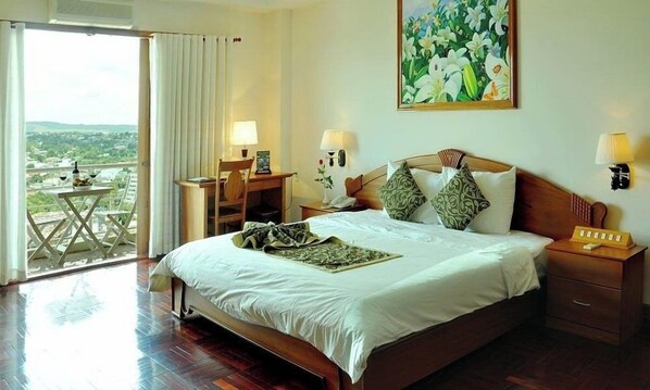 Deluxe Room | Blackout drapes, iron/ironing board, free WiFi