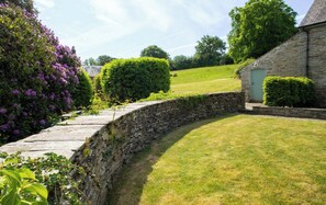 Property grounds - The Dovecote, Llechryd (Llechryd)