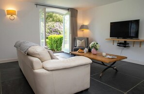 TV - The Dovecote, Llechryd (Llechryd)
