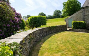 المنطقة المحيطة بالمنشأة