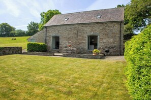 Terrace/patio - The Dovecote, Llechryd (Llechryd)