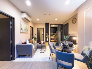Apartment, 2 Bedrooms, Balcony, Ocean View | Living room