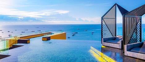 Appartement, 2 slaapkamers, balkon, uitzicht op oceaan | Zwembad | Een buitenzwembad