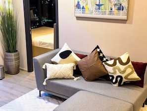 Apartment, 2 Bedrooms, Balcony, Ocean View | Living room