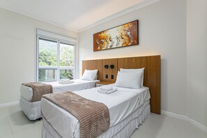 Strygejern/strygebræt, internetforbindelse, sengetøj