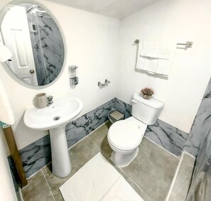 Familienzimmer | Badezimmer