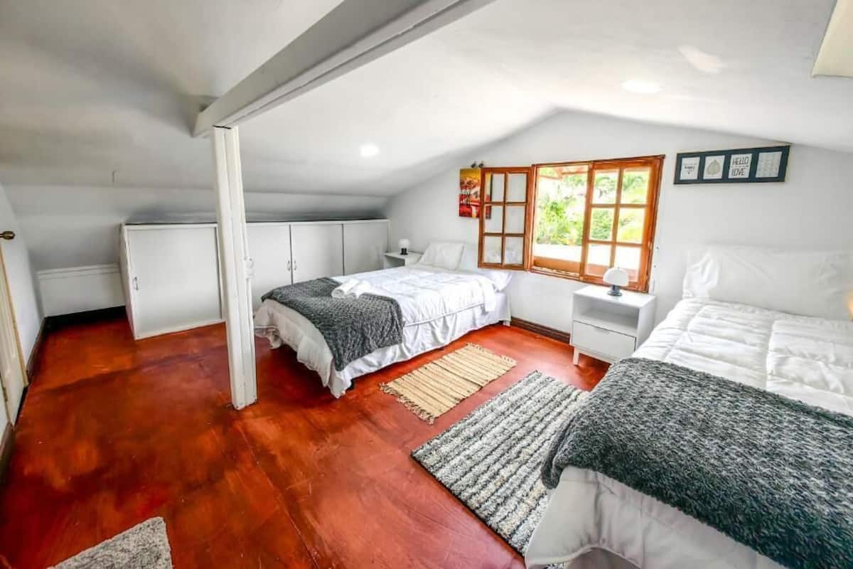 Family Room | Minibar, free WiFi, bed sheets