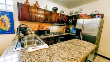 Fridge, microwave