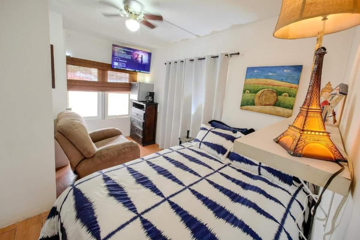Classic Double Room | Minibar, free WiFi, bed sheets