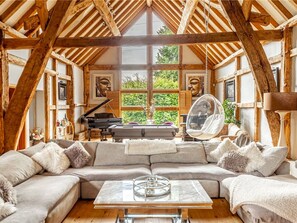 TV, fireplace, ping pong