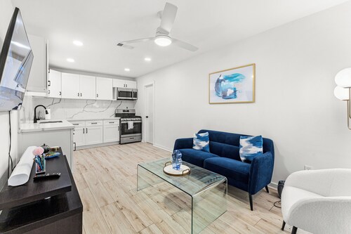 Chic Apartment in vibrant Houston Heights