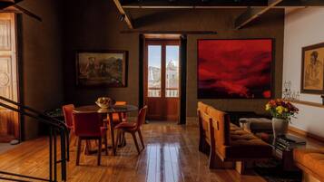 豪華套房, 陽台, 城市景觀 | 起居區