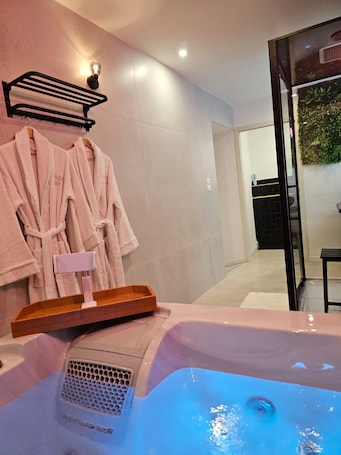 Interior. SPA Apartment - Lovers Suite