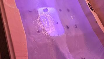 Bain à remous intérieur