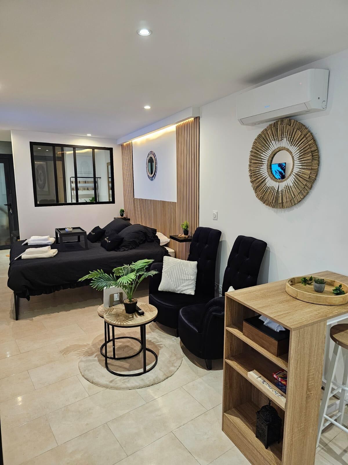 1 dormitori, planxa i posts de planxar, wifi i roba de llit 