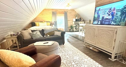 Quiet Studio Apt in Carrabassett Valley perfect for your getaway