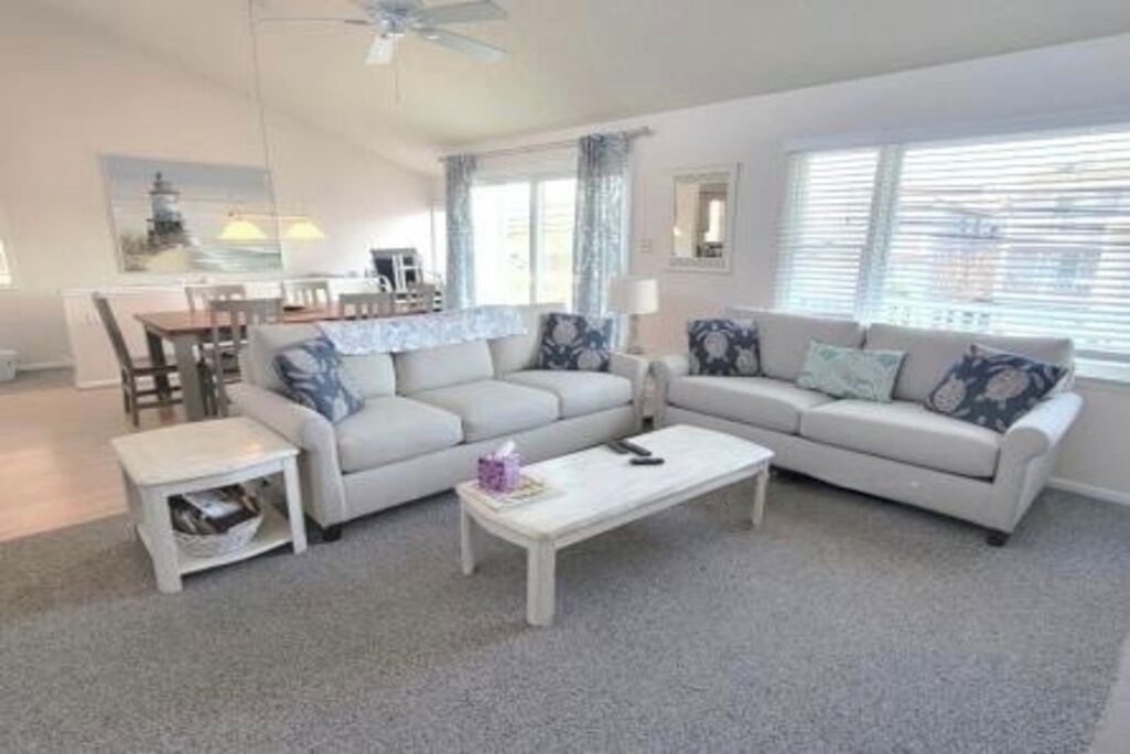 Smart-TV, Kamin, Bücher