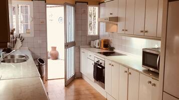 Microones, forn, placa de cuina i rentaplats