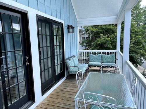 Gorgeous & Airy Custom Downtown Dream Home