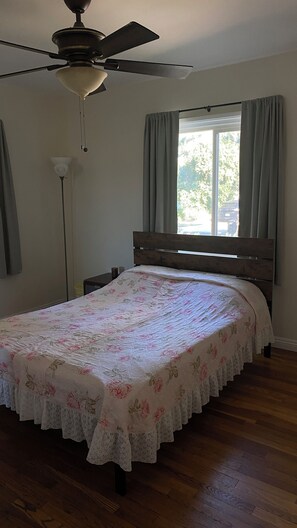 Bügeleisen/Bügelbrett, Internetzugang, Bettwäsche