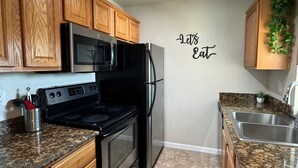 Private kitchen - Spacious 2BR Condo w/ Red Rock Views – Near Sedona (Sedona)