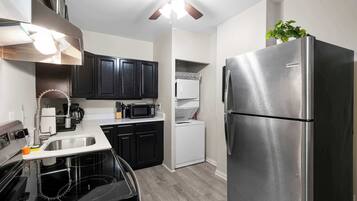 House, Multiple Beds, Kitchen, Garden View (The Luxe Pearl Residences) | Private kitchen