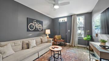 House, Multiple Beds, Kitchen, Garden View (The Luxe Pearl Residences) | Living area