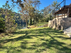 المنطقة المحيطة بالمنشأة