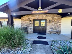 تفاصيل الفندق من الخارج