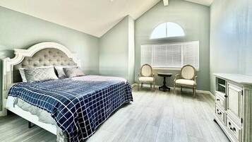 4 habitaciones, tabla de planchar con plancha, internet y ropa de cama