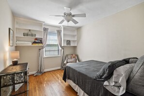 3 bedrooms, desk, iron/ironing board, WiFi