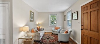 Charming Downtown Parkside Cottage