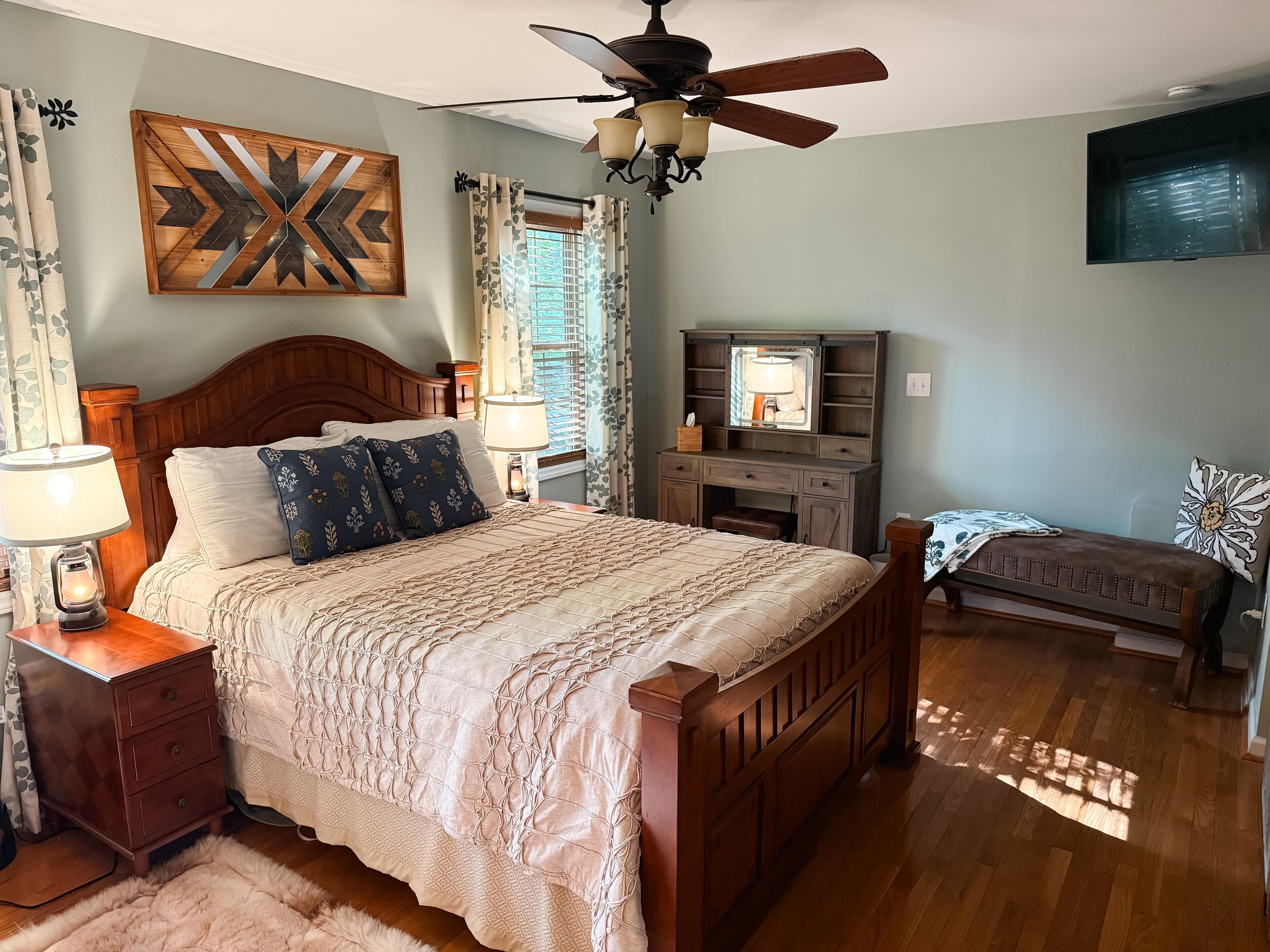 4 多间卧室、办公桌、熨斗/熨衣板、旅行婴儿床