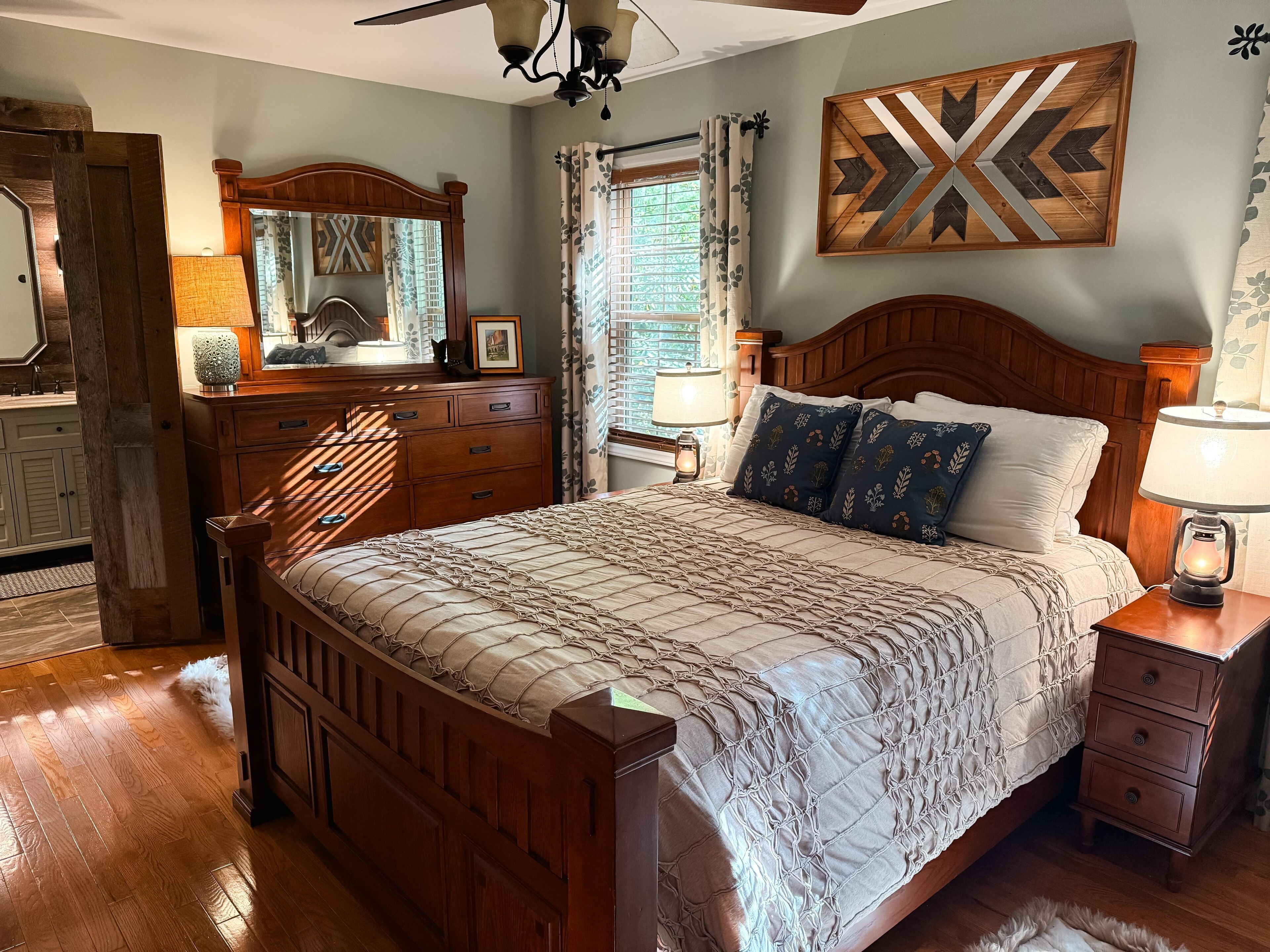 4 多间卧室、办公桌、熨斗/熨衣板、旅行婴儿床