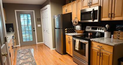 Modern Mountain Cabin Near Blowing Rock - Hot Tub, Fire Pit & Trail to Waterfall