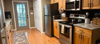 Modern Mountain Cabin Near Blowing Rock - Hot Tub, Fire Pit & Trail to Waterfall