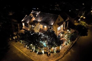 المنشأة من الخارج