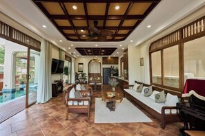 المنشأة من الداخل