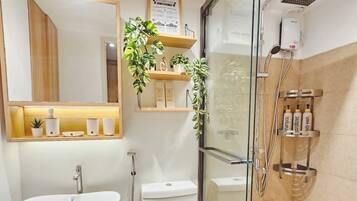 Classic Condo, Balcony, City View | Bathroom | Shower, free toiletries, soap, shampoo