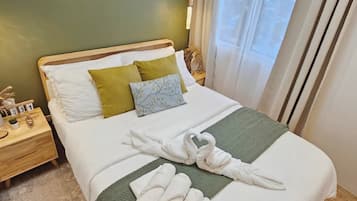 Classic Condo, Balcony, City View | Free WiFi