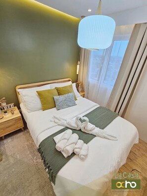 Classic Condo, Balcony, City View | Free WiFi