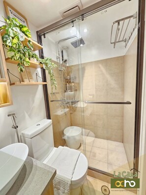 Classic Condo, Balcony, City View | Bathroom | Shower, free toiletries, soap, shampoo