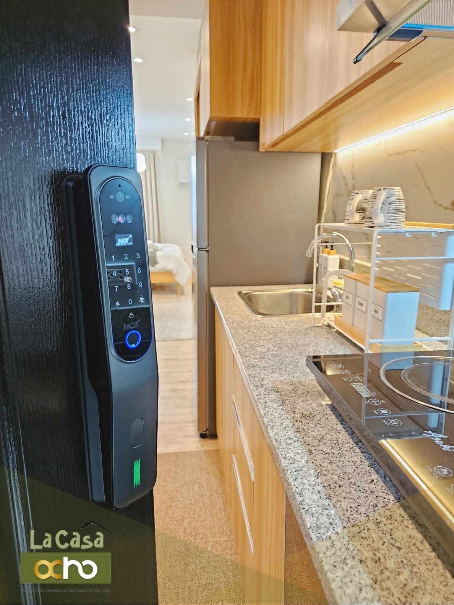 經典公寓客房, 陽台, 城 市景觀 | 私人廚房 | 電冰箱、微波爐、烤箱、爐台