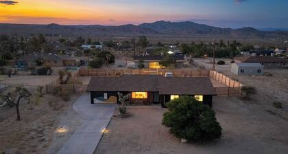 Good Vibes Only by Avantstay Modern Chic Grill, Fire Pit + Hammocks