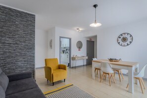 TV - GuestReady – Serene Stay near Ponta Delgada (Arrifes)