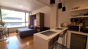 Departamento clásico, para no fumadores, vista a la ciudad | Tabla de planchar con plancha y wifi gratis 