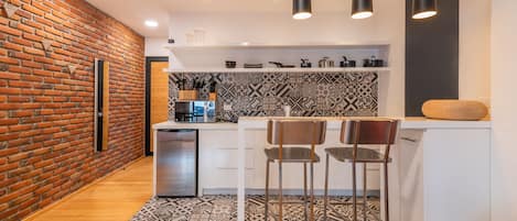 Classic Apartment, 1 Queen Bed, Non Smoking, Annex Building | Private kitchen