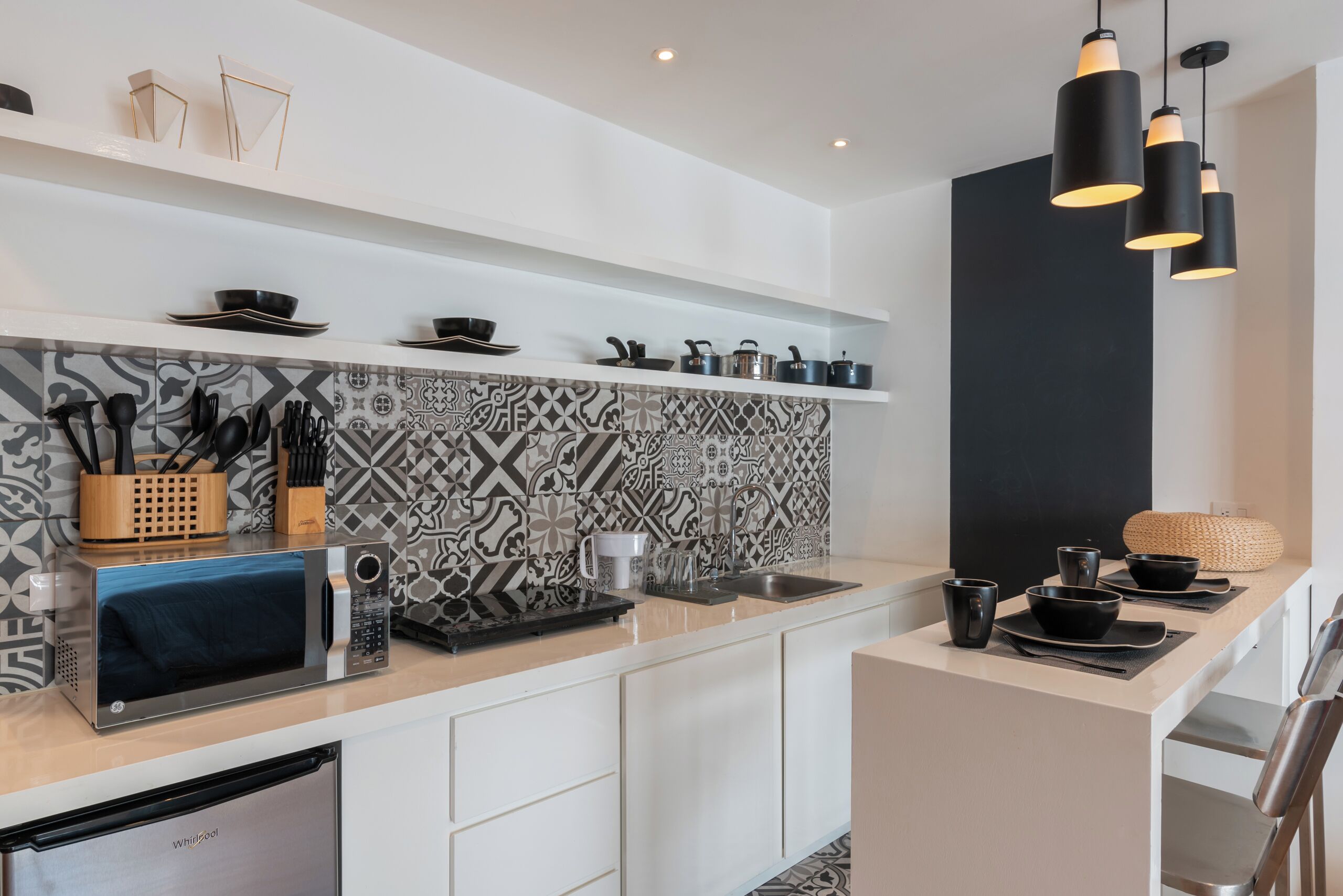 Classic Apartment, 1 Queen Bed, Non Smoking, Annex Building | Private kitchen